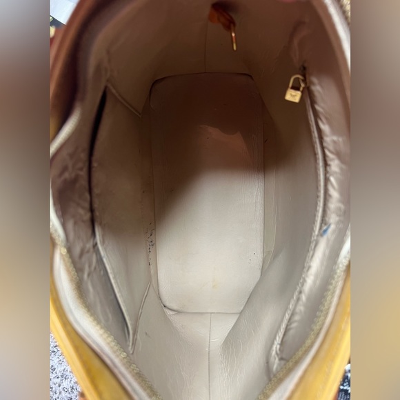 Authentic Louis Vuitton Vernis Handbag - Picture 6 of 17